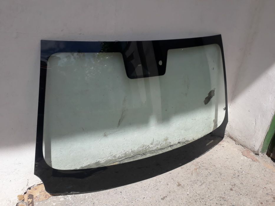 Срочно продам стекло  на авто