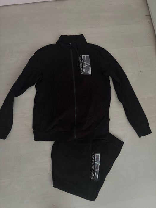 Спортен екип EA7