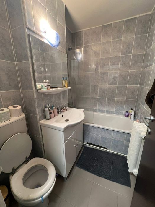 Caut colega de apartament/Dau in chirie o cameră