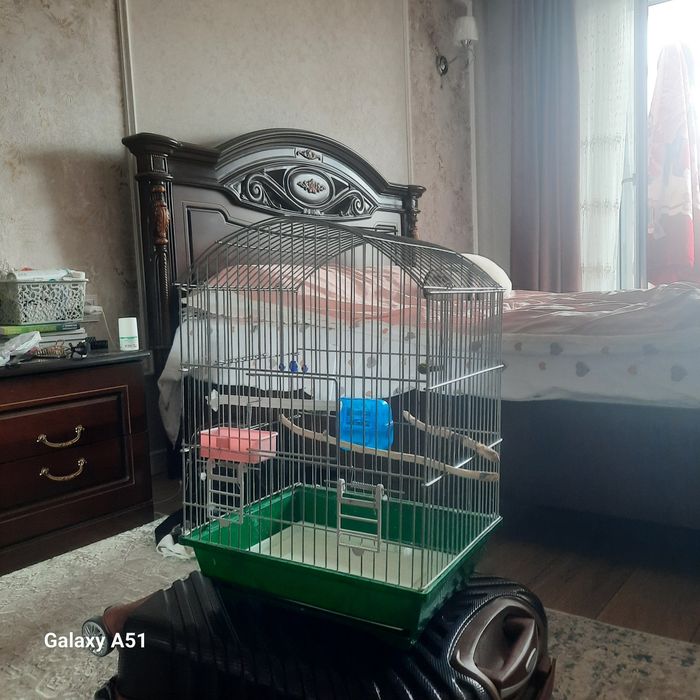Продам клетку для попугайев