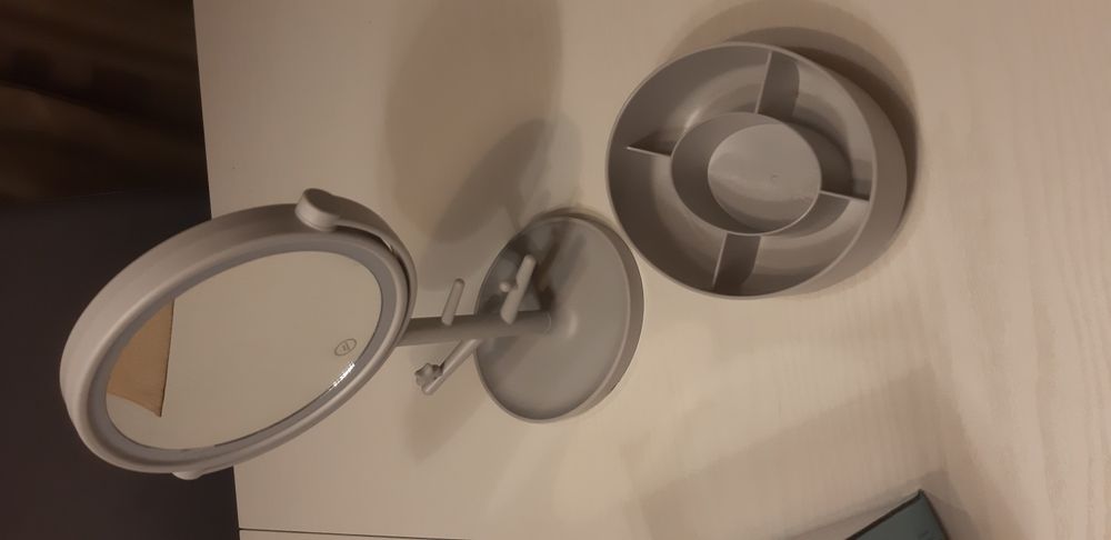 Огледало с LED осветление и поставка за бижута ДВА ЦВЯТА