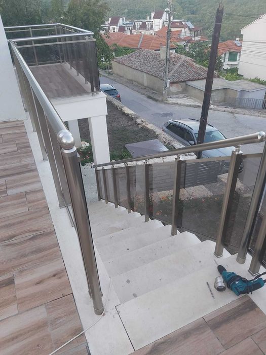 Парапети за стълбища