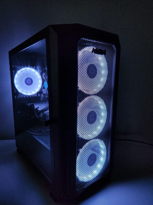 PC  gaming 

Memorie ram 8gb ddr3

1 ssd Kings