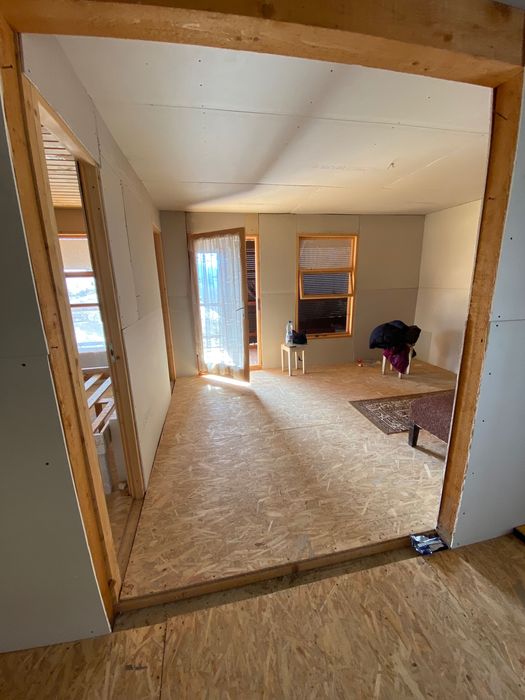 Vând cabană la munte