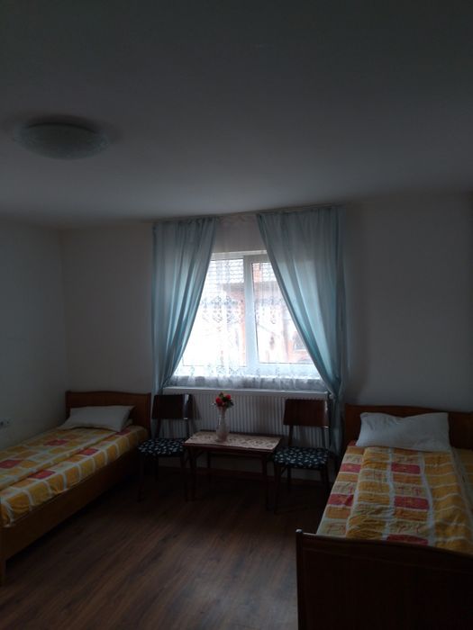 Închiriez cabana cu ciubăr