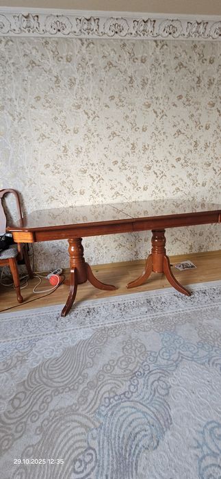 Стол, детское кресло, стулья