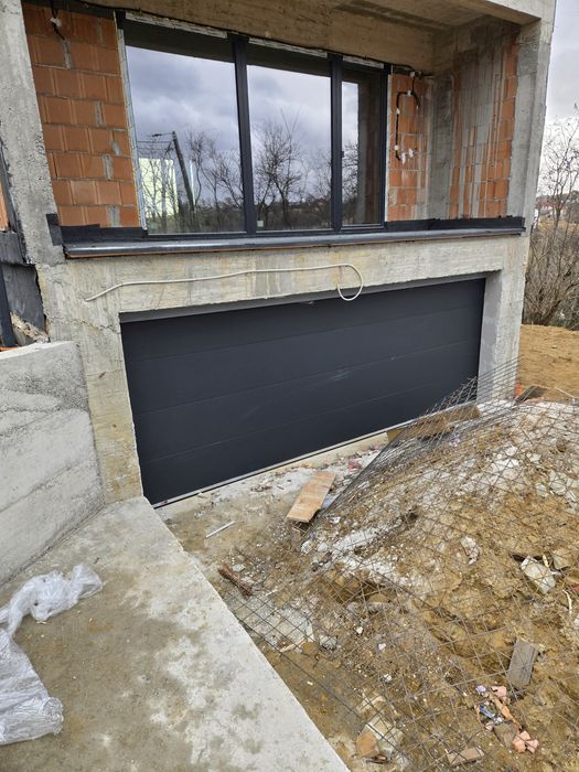 Uși de garaj/ uși tip rulou/ ușa secțională