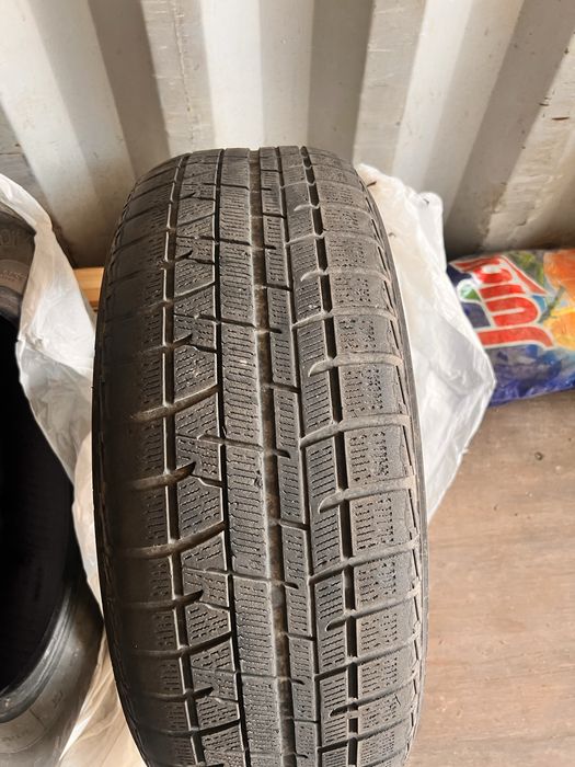 Шины   б/у   ( 215 / 60 R 16 )