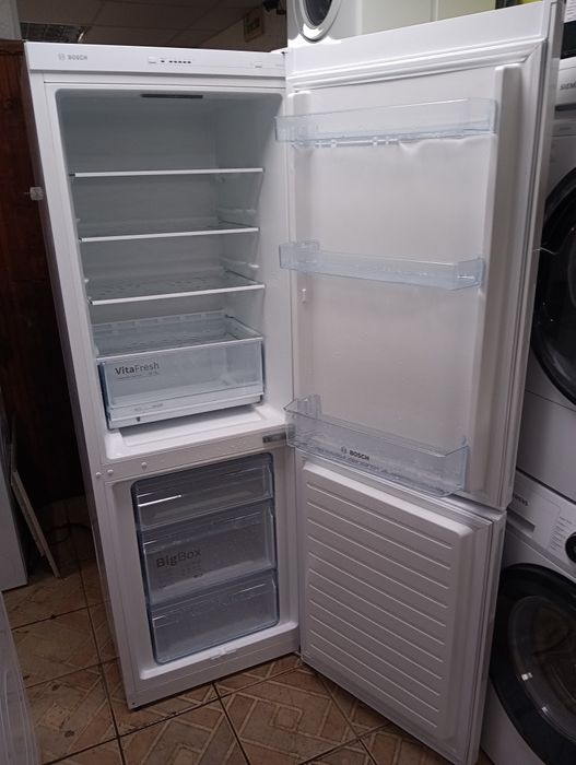 Като нов комбиниран хладилник с фризер Bosch А+++ 2 години Гаранция!