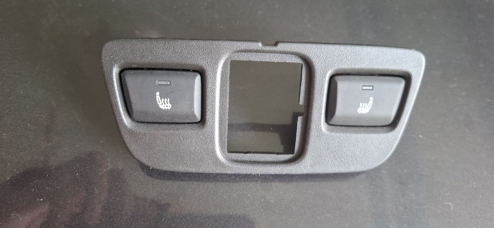 Продам кнопку обогрева сидении от ONIX от задних сидении оригинал