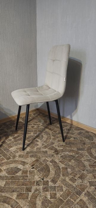 Продам новые стулья