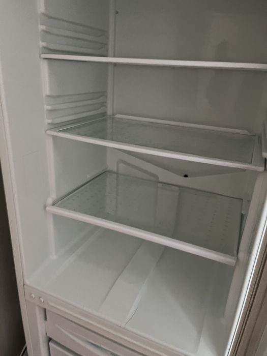 Продам холодильник Indesit б/у состояние хороший