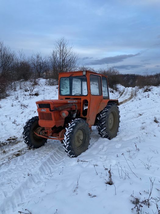Vând tractor 445 DT