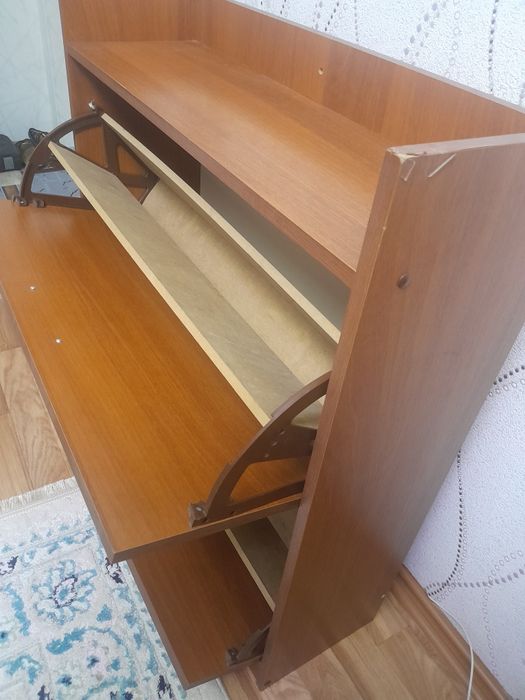 Продам обувница очень хороший