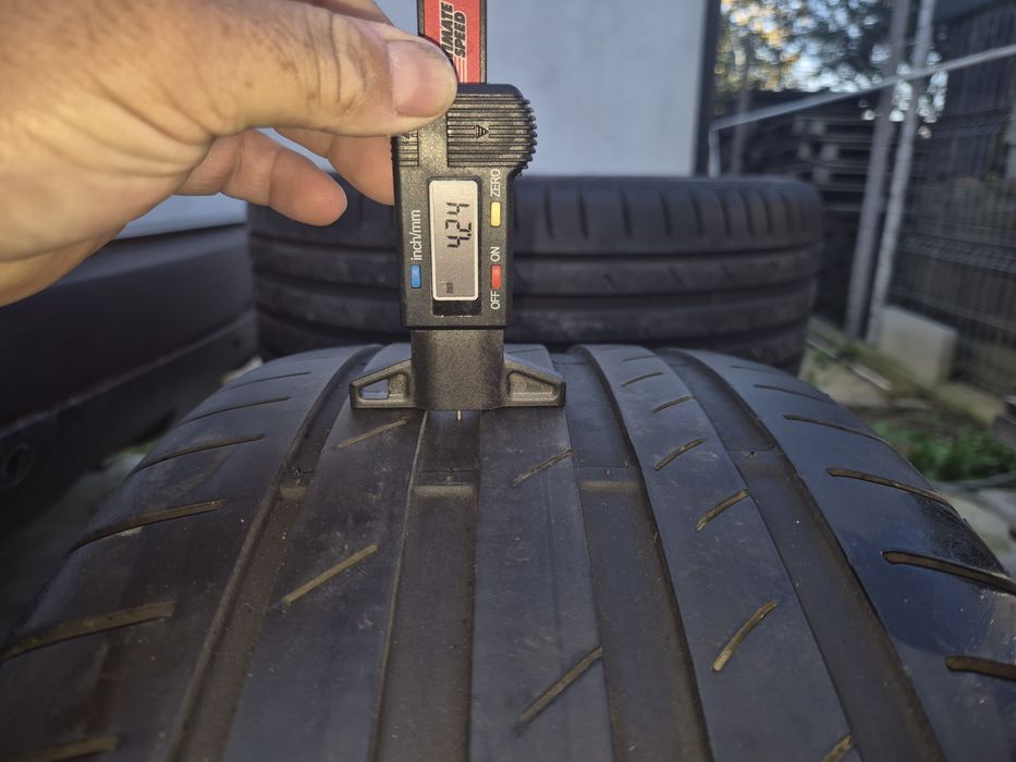 Vând anvelope 245/40R18