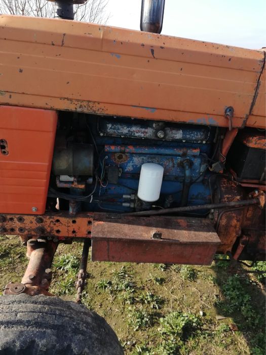 Vand tractor U650 cu plug arat!