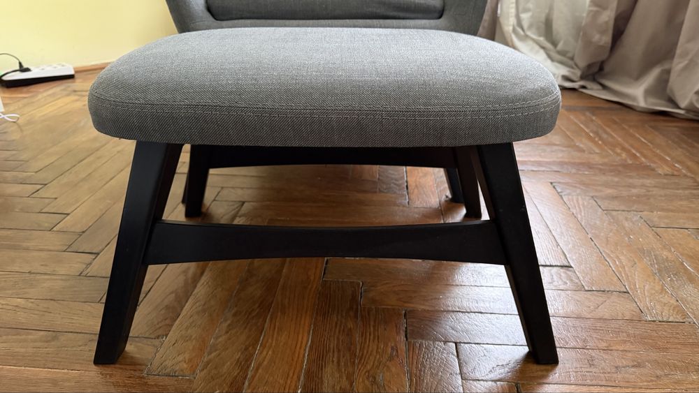 Set fotoliu + taburet IKEA BENARP – gri, stare foarte bună