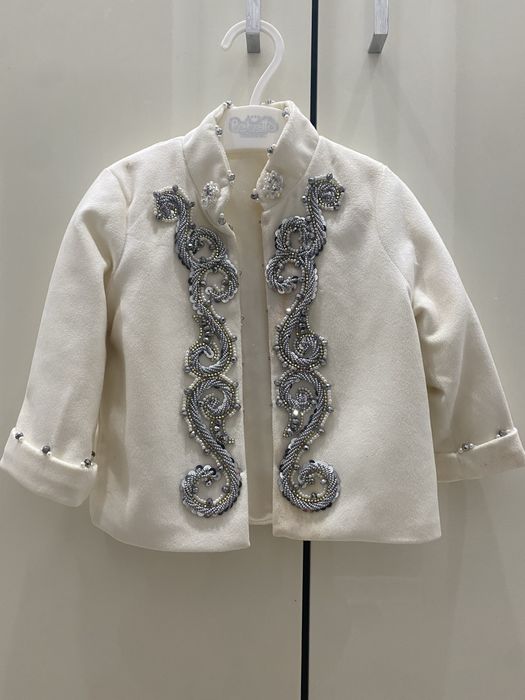 Срочно продам костюм только вверх ручная работа на годика