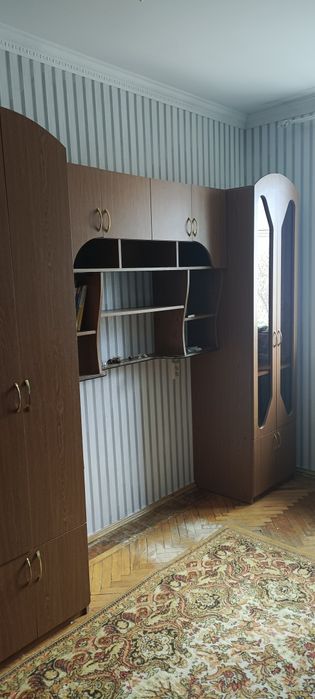 Продам шкафы с полками срочно.
