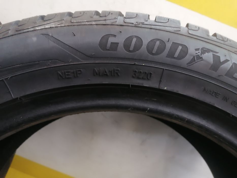 235/50/18  iarna 2*Goodyear  101v dot 3220. 5,,53mm