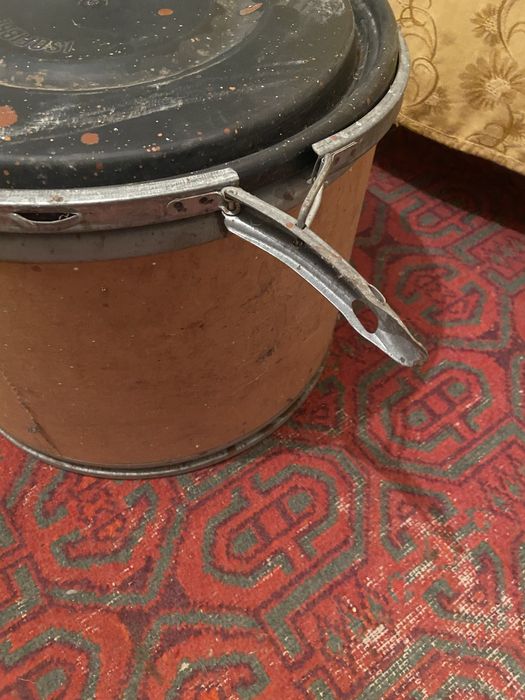 Тара с плотной крышкой и замком