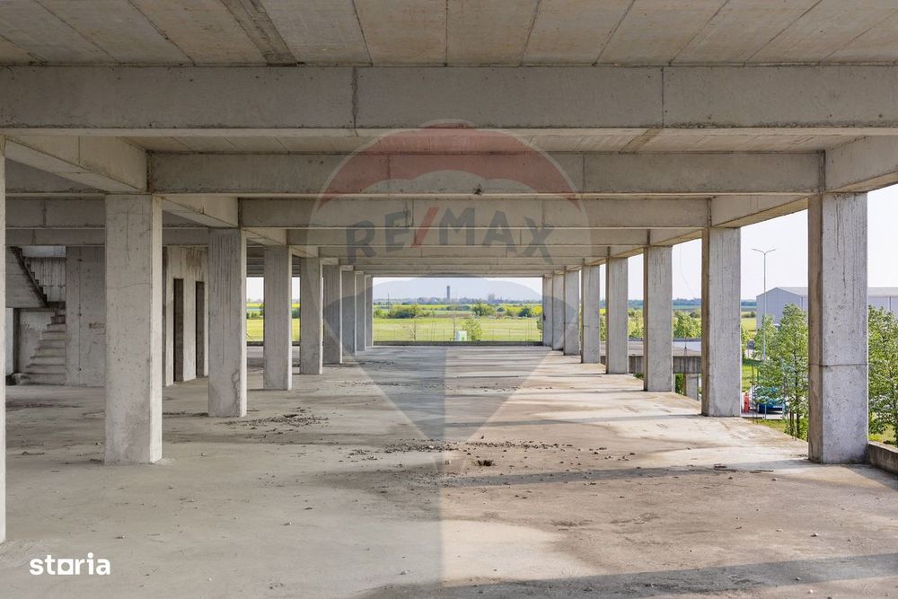 Teren cu construcție de beton, de vânzare, 3754 mp – zona Aradul Nou