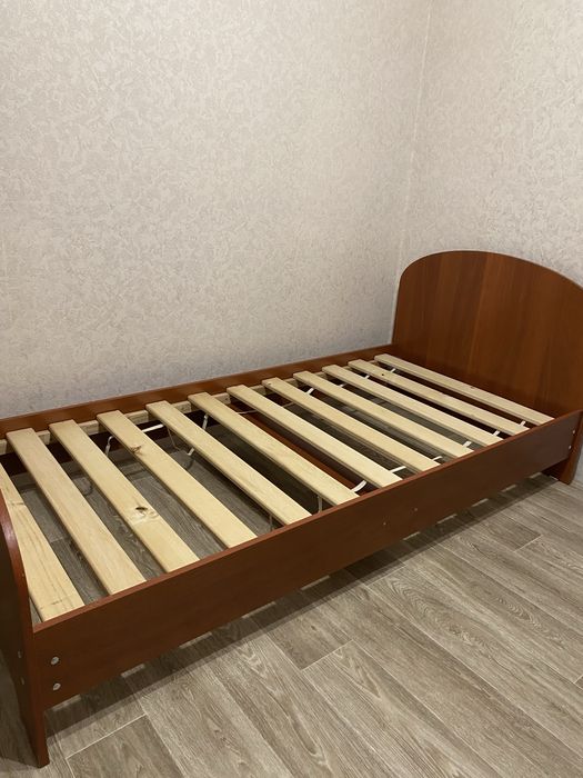 Продам кровать с матрасом