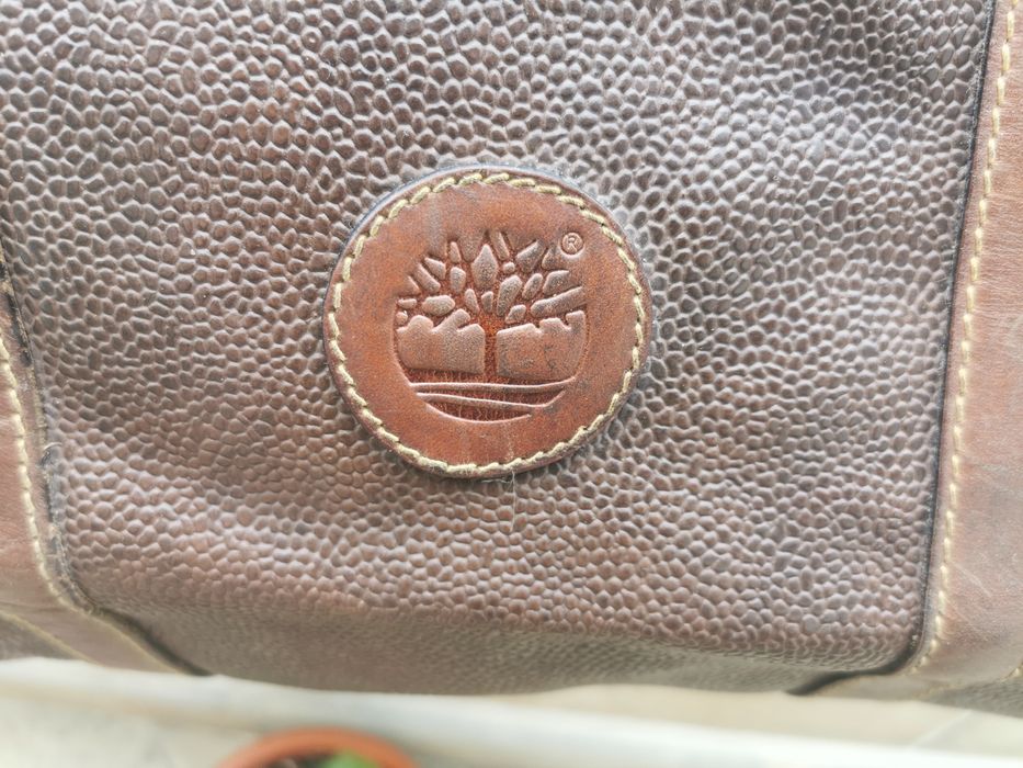 Geanta de voiaj (weekender/duffel) din piele texturată de la brandul Timberland