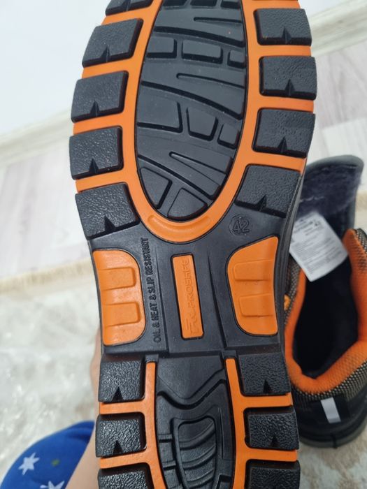 Продам спец. Ботинки