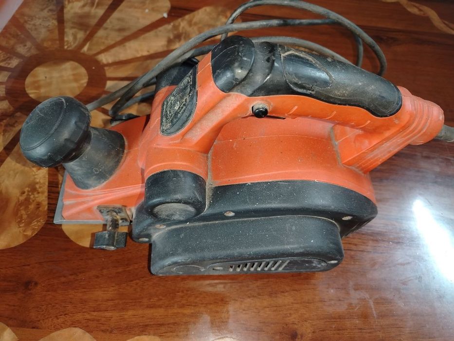 Продаются электронный рубанок б/у хорошему состояние . работает отличн