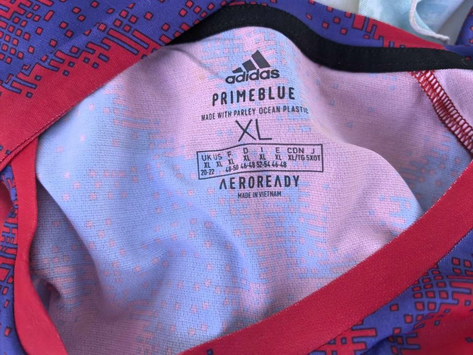Adidas Terrex оригинален  дамски тишърт нов Хл размер