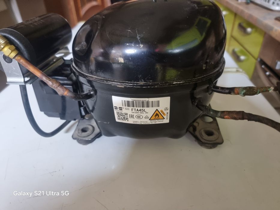 Продам компрессор холодильника