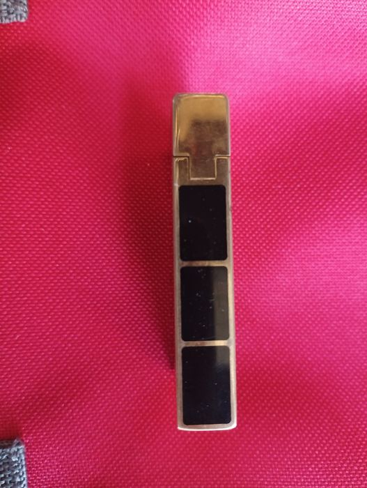 Запалка S. T. Dupont 4FK12J8, златно покритие, черен лак.