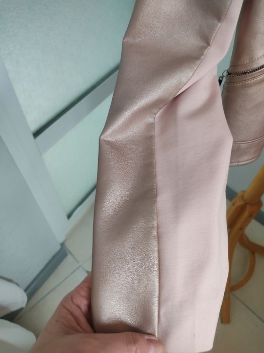 Женская ,нежно розовая, куртка косуха, из  экокожи,   L