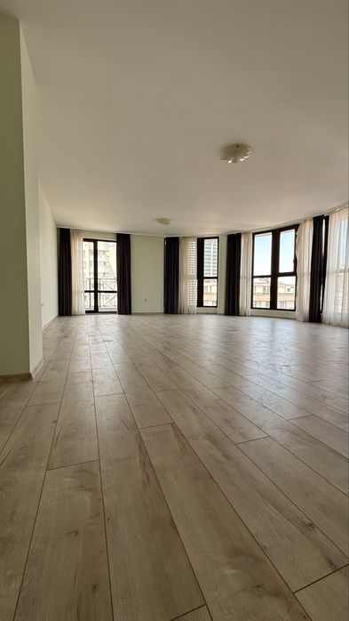 Продава се Многостаен апартамент в Пловдив, Кършияка - 192 кв.м за 1407 €/кв.м - Снимка #1