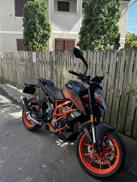 KTM DUKE 125 2023 cu accesorii