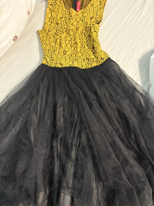 Rochie galben cu negru din tull