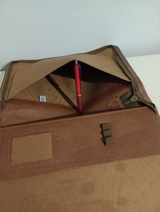 Кожена папка с цип от соца