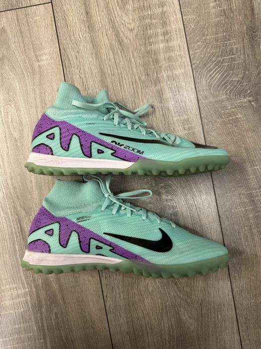 Футбольные бутсы