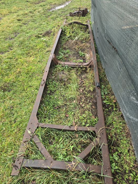 axa cu sasiu si roti