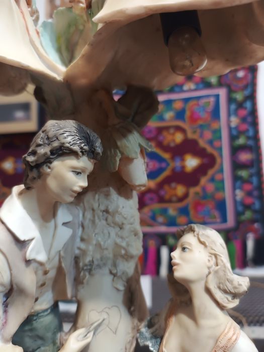 Страхотна Порцеланова Винтидж Настолна Лампа