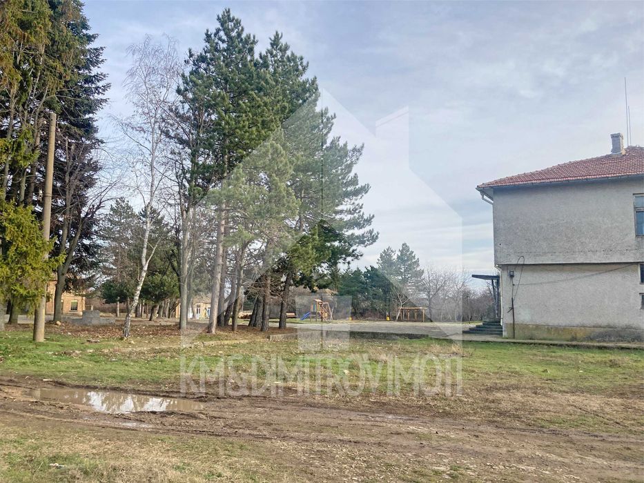 Продава парцел 1,5 ДКА подходящ за фотоволтаична централа. Обл. Шумен