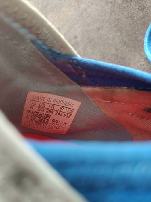 Vând adidas predator