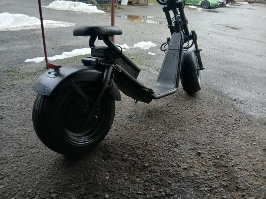 Vând urgent scuter electric 2 bateri merge 40 la ora