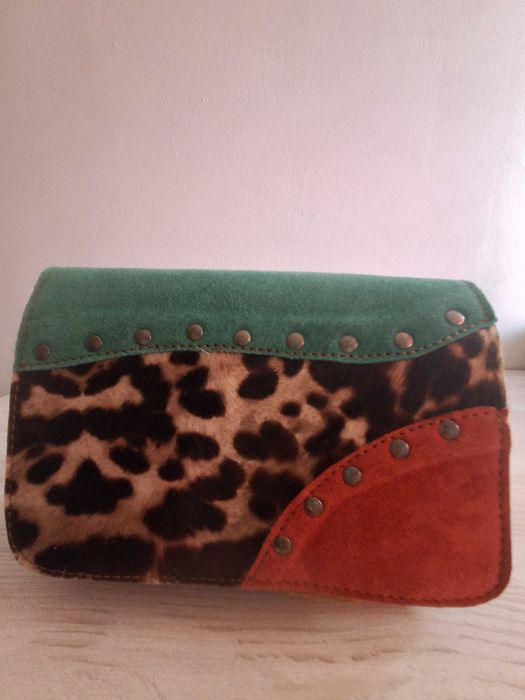 кожена чанта с регулируема дръжка