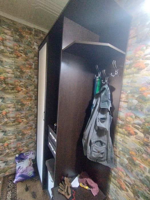 Шкаф в прихожую б/у