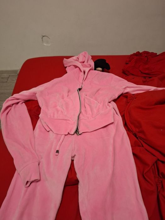 Compleu ,purtat foarte putin