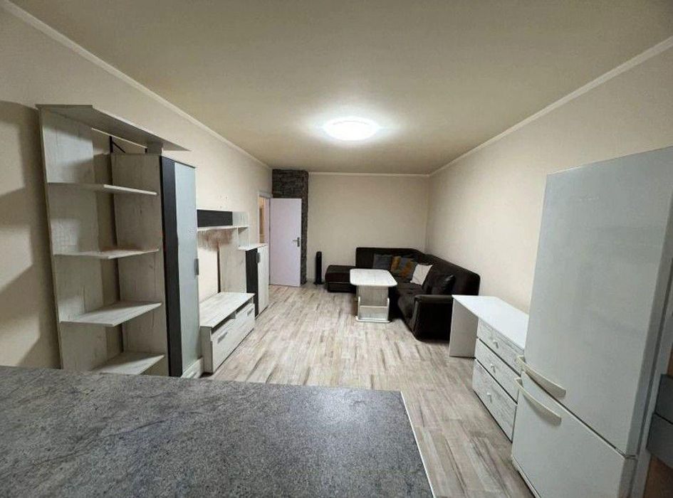 Двустаен апартамент в ж.к. Люлин 10.