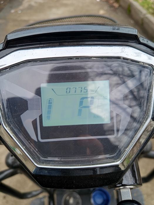 Продавам два броя електрически скутери.