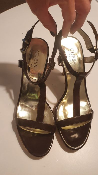 GUESS by Marciano. Sandale piele lacuita. Marime 38.
